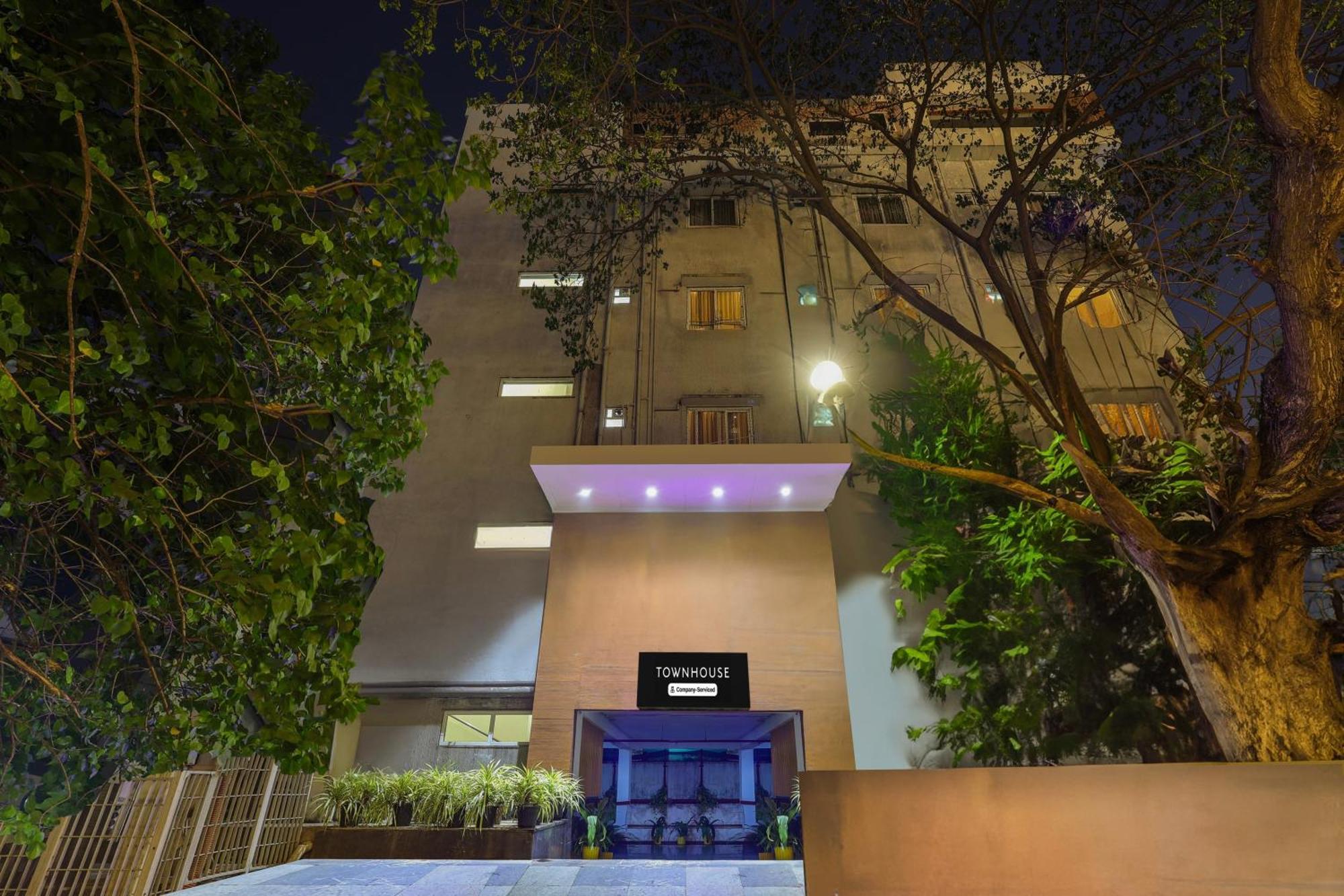 Super Townhouse Visakhapatnam Hotel ภายนอก รูปภาพ